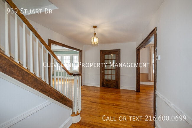 Building Photo - 939 Stuart Dr