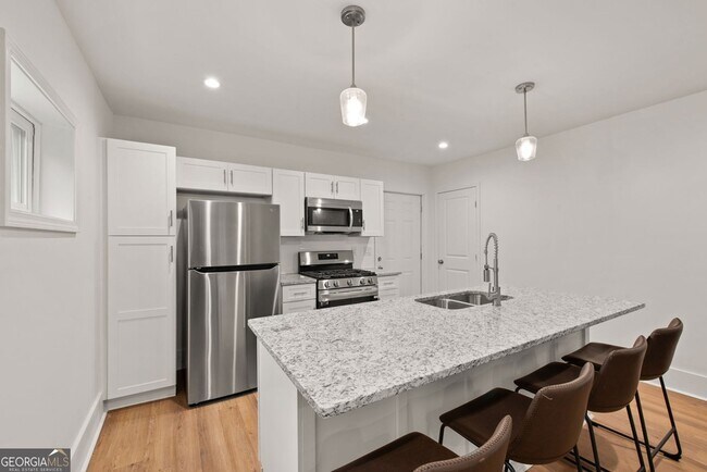 Building Photo - 636 Francis Pl NW