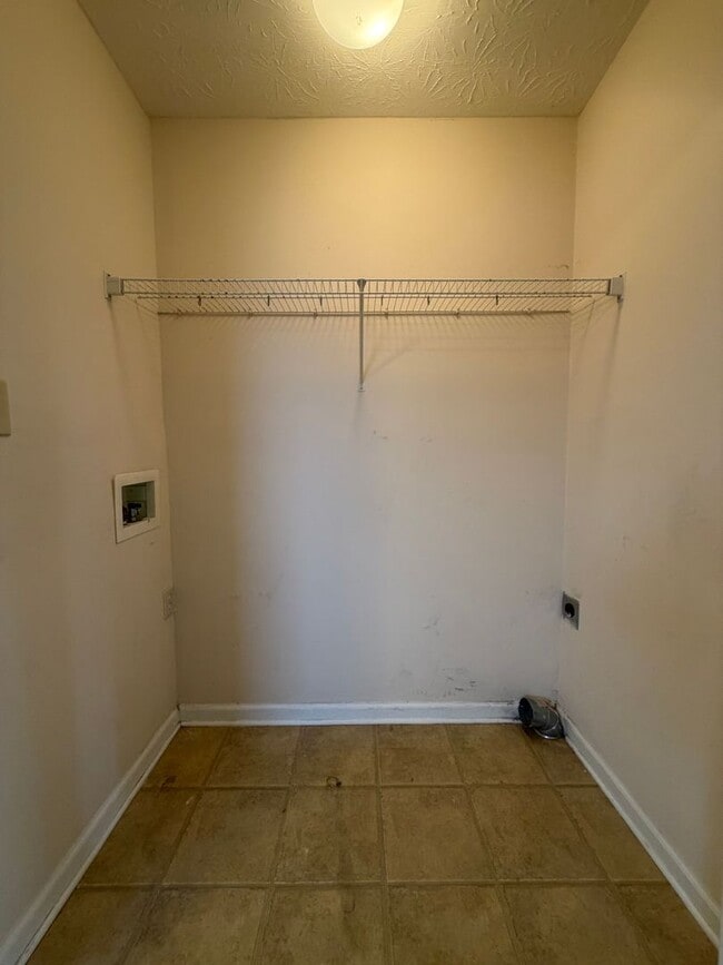 Building Photo - 353/355 colby ridge