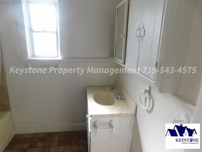 Building Photo - Spacious 2 Bed, 2 Bath Home Lots of Storage Space & Large Deck in the Backyard $1100/$1100