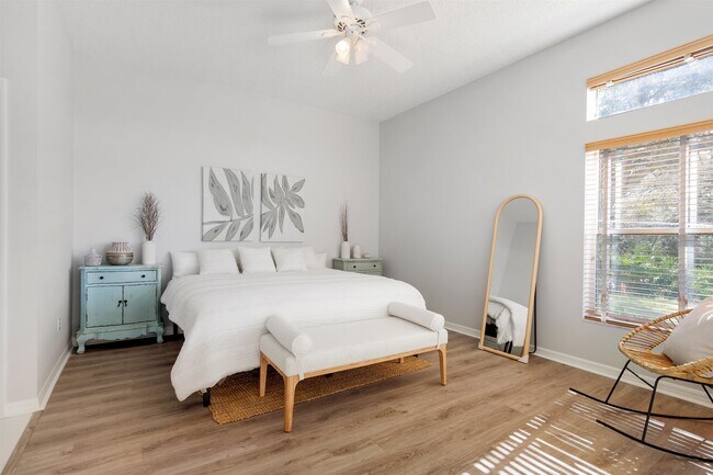 Building Photo - 212 Somerset Ct