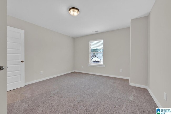 Building Photo - 170 Kings Wy