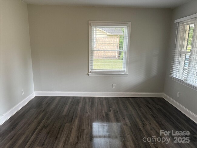 Building Photo - 6202 Clearwater Dr