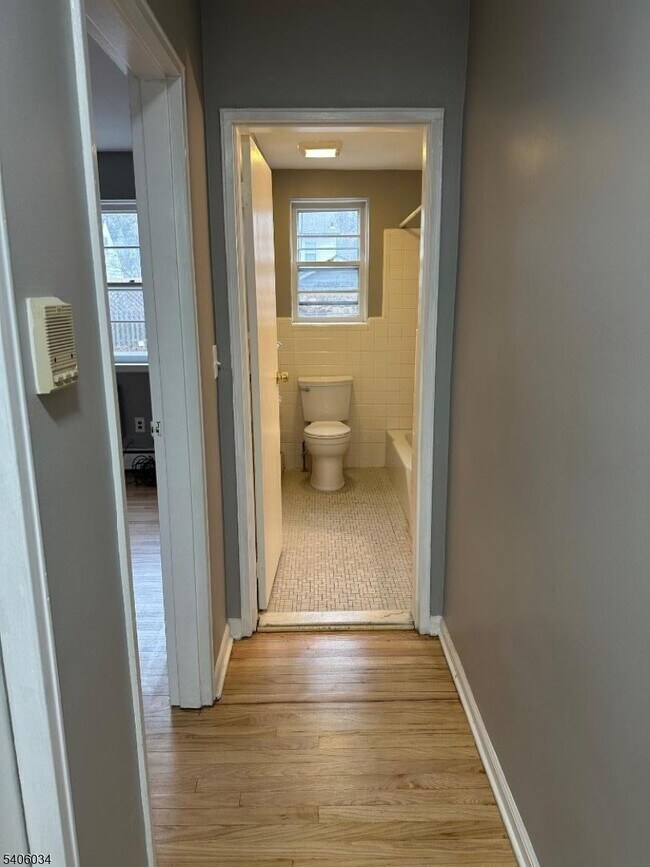 Building Photo - 138 Roseland Ave