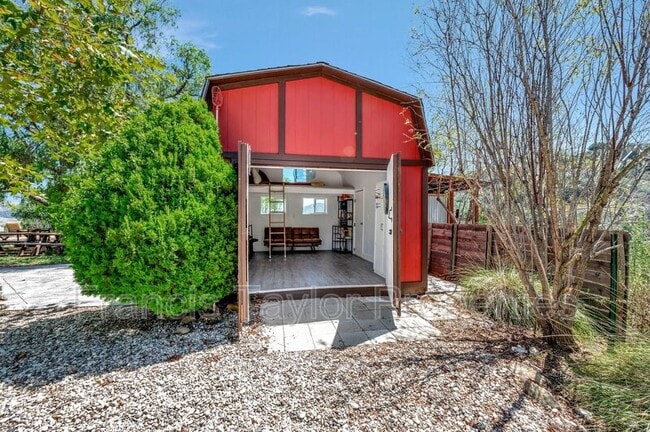 Building Photo - 2689 Daisy Ln