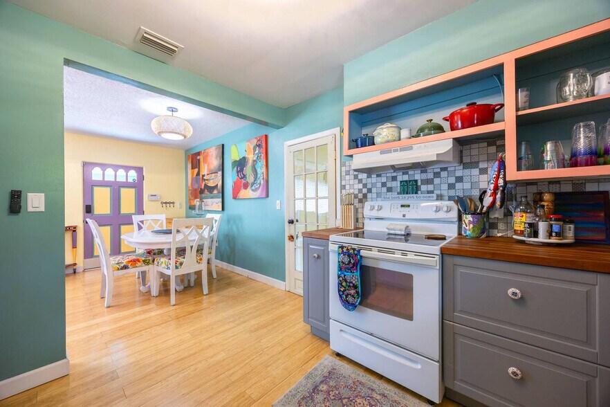 Building Photo - 214 Lucerne Dr