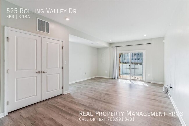 Building Photo - 525 Rolling Valley Dr