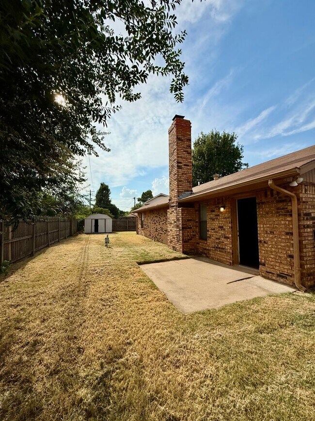Building Photo - 1368 Cedarbrook Ln