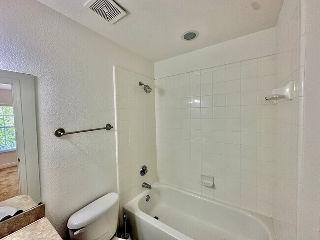 Building Photo - 2926 SW 35th Pl
