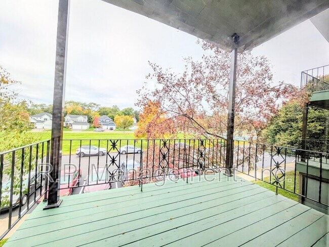 Building Photo - 2700 Dale St N