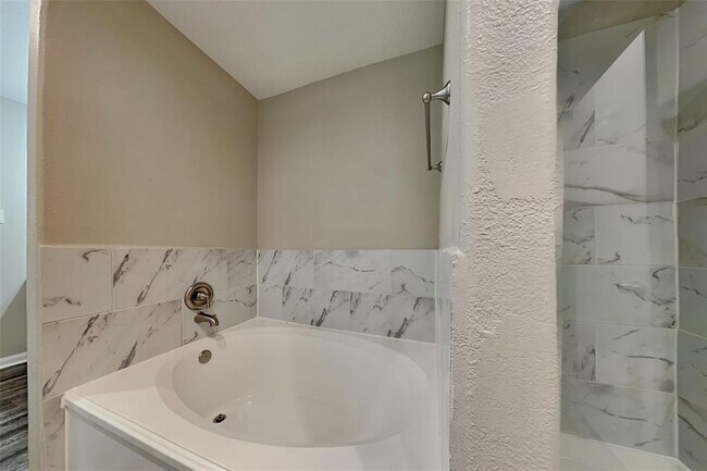 Building Photo - 7826 Spring Fern Ln