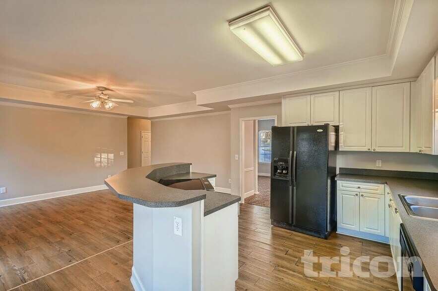 Building Photo - 9235 Raleigh Way