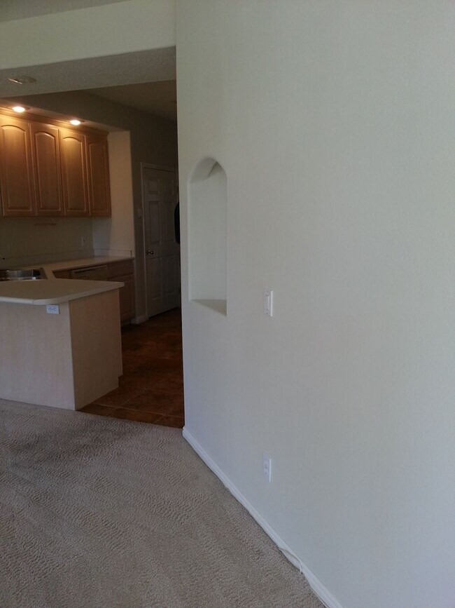 Building Photo - Spacious Home in The Boulders