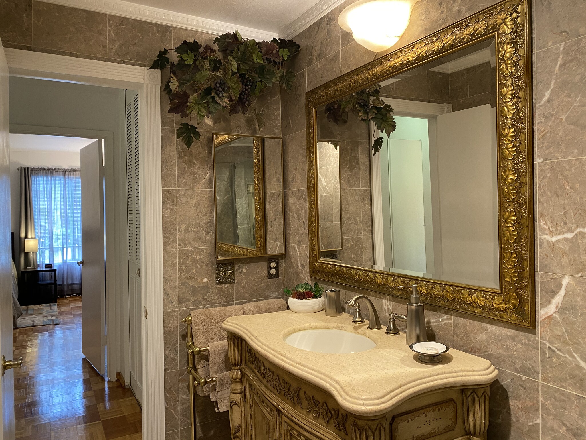 Marble bathroom - 1720 Halford Ave
