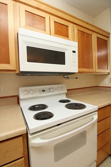 Building Photo - 1170 NE 64th Ln