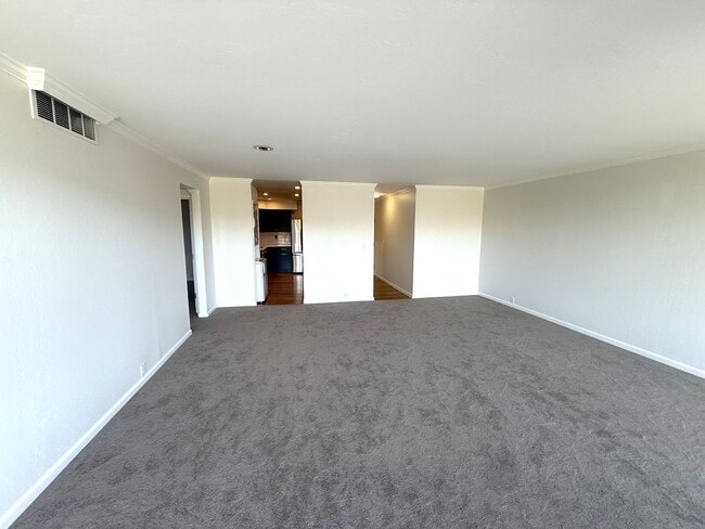 Building Photo - STUNNING, MODERN UPDATES. 2BD/1BA TIBURON ...