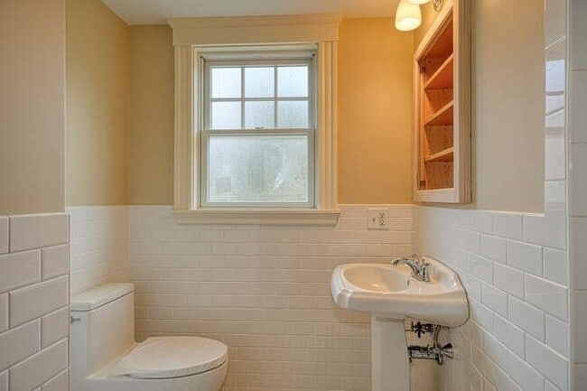 Building Photo - 71 Church St