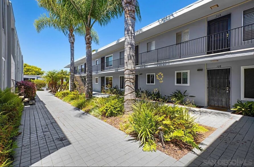 Building Photo - 4750 Noyes St