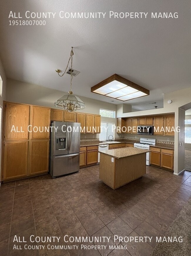 Building Photo - 39862 De Vendome Ct