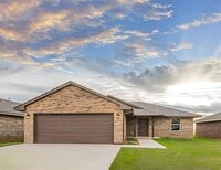 Building Photo - 1624 Highland Loop