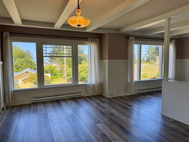 Building Photo - Charming Craftsman in Bandon Heights | 3 Bed / 2 Bath | Ocean & River Views