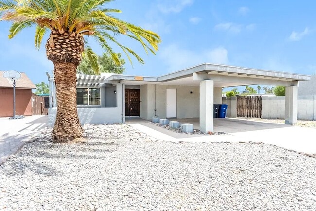 Primary Photo - 4906 S Park Dr