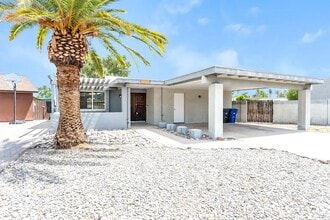 Building Photo - 4906 S Park Dr