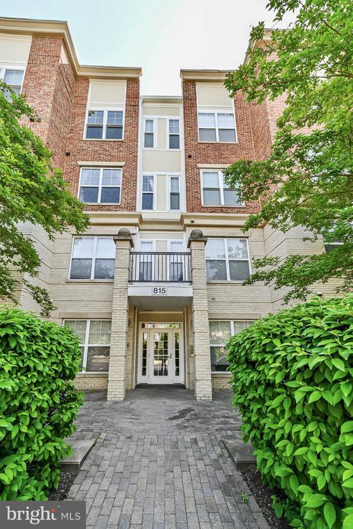 Building Photo - 815 Branch Dr