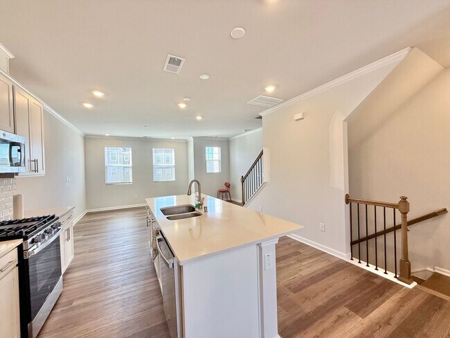 Building Photo - Gorgeous 3BD, 3.5BA Apex Townhome with 1-Car Garage in an HOA Community