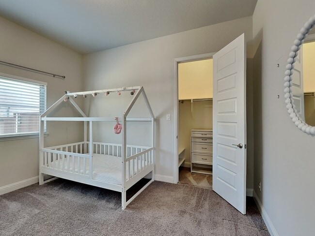 Building Photo - 721 Precious Dr