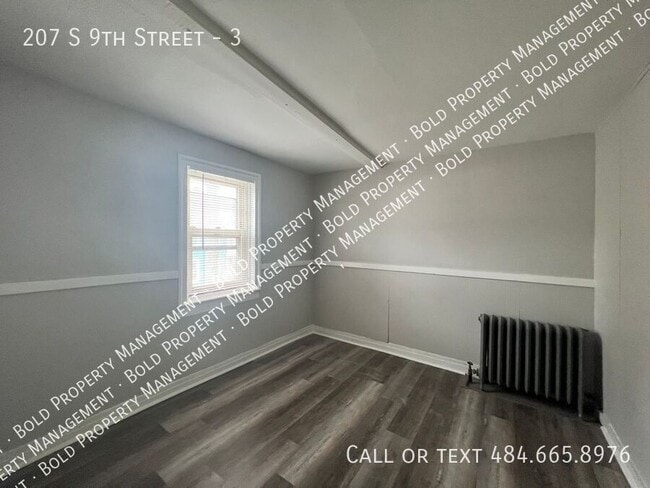 Building Photo - 207 S 9th St