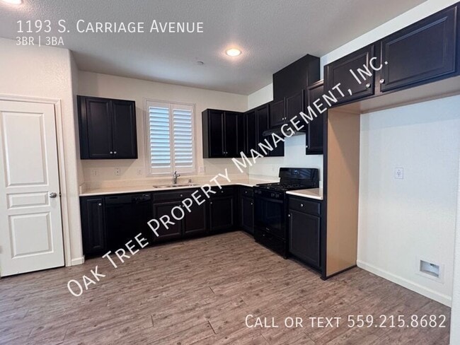 Building Photo - 1193 S Carriage Ave