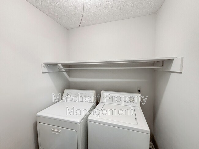 Building Photo - 231 Batesview Dr