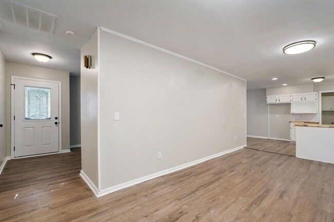 Building Photo - Charming 3 bedroom,  2 bathroom house for ...