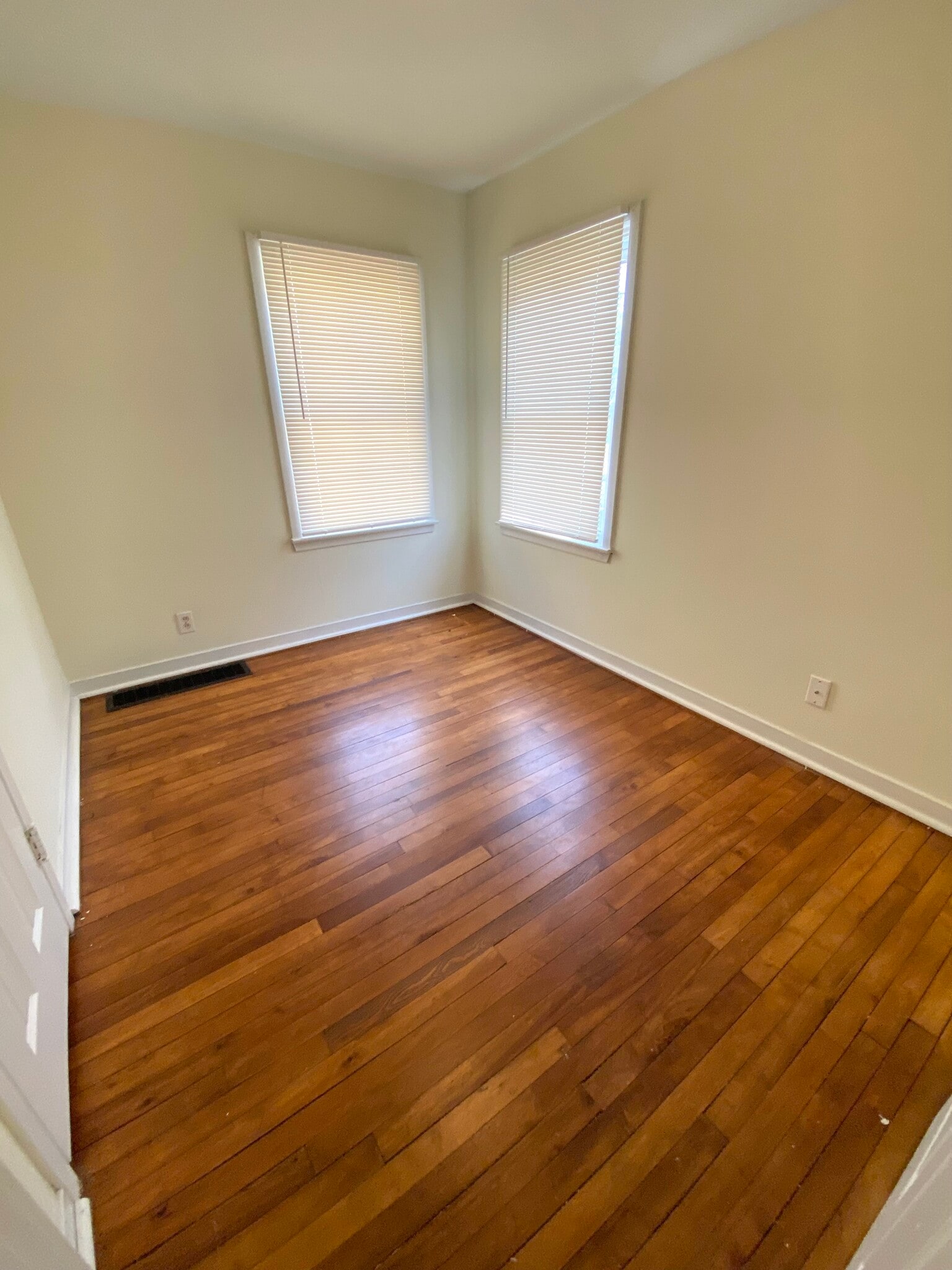Building Photo - 1121 Hapeman St
