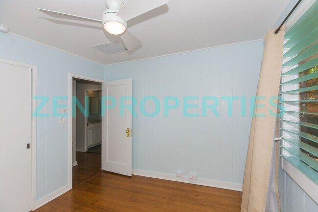 Building Photo - 3167 Charles St