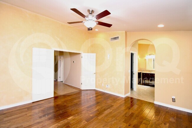 Building Photo - 4345 E Meadow Dr