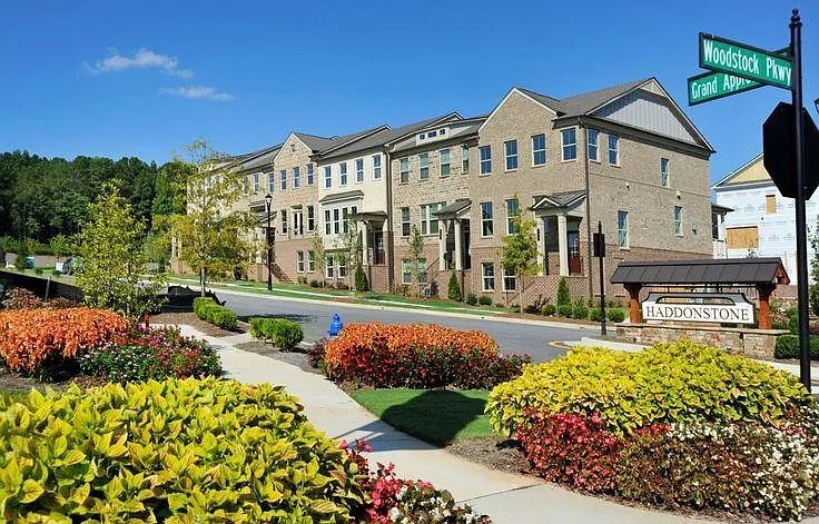 Building Photo - 256 Commons Ave