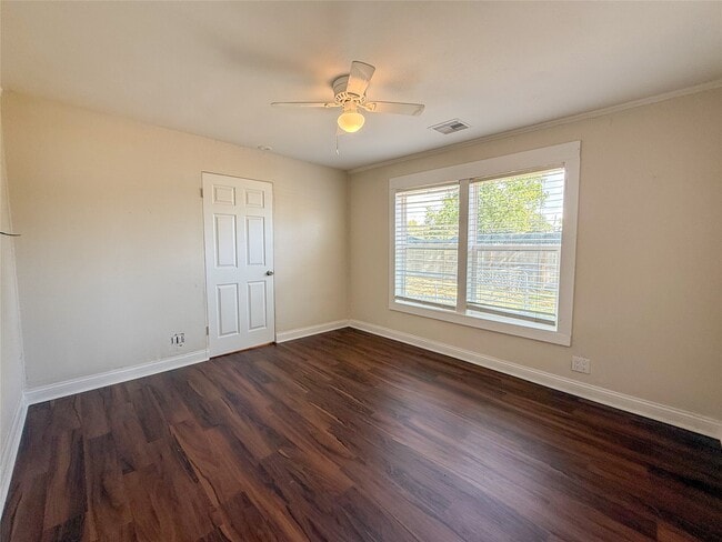 Building Photo - 6009 Jerrycrest Dr