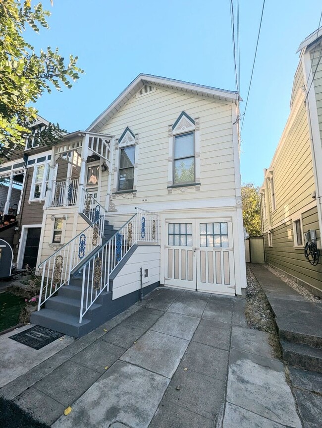 Building Photo - Adorable and Historic Home in West Alameda