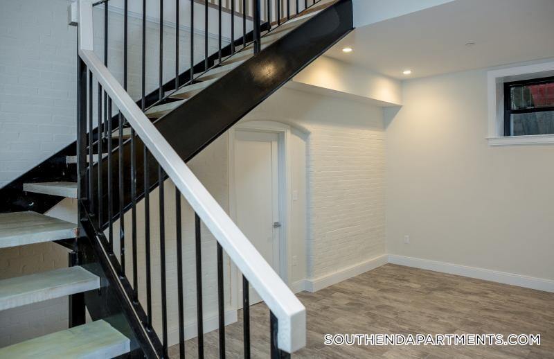 Building Photo - 11 Newcomb St