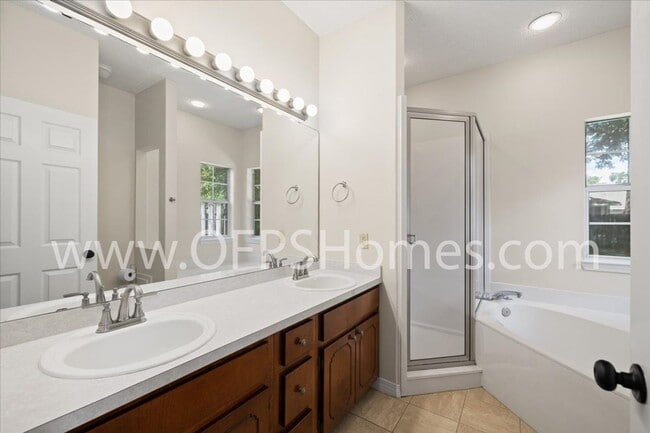 Building Photo - Niceville 3/2 with Office Flexible Availability