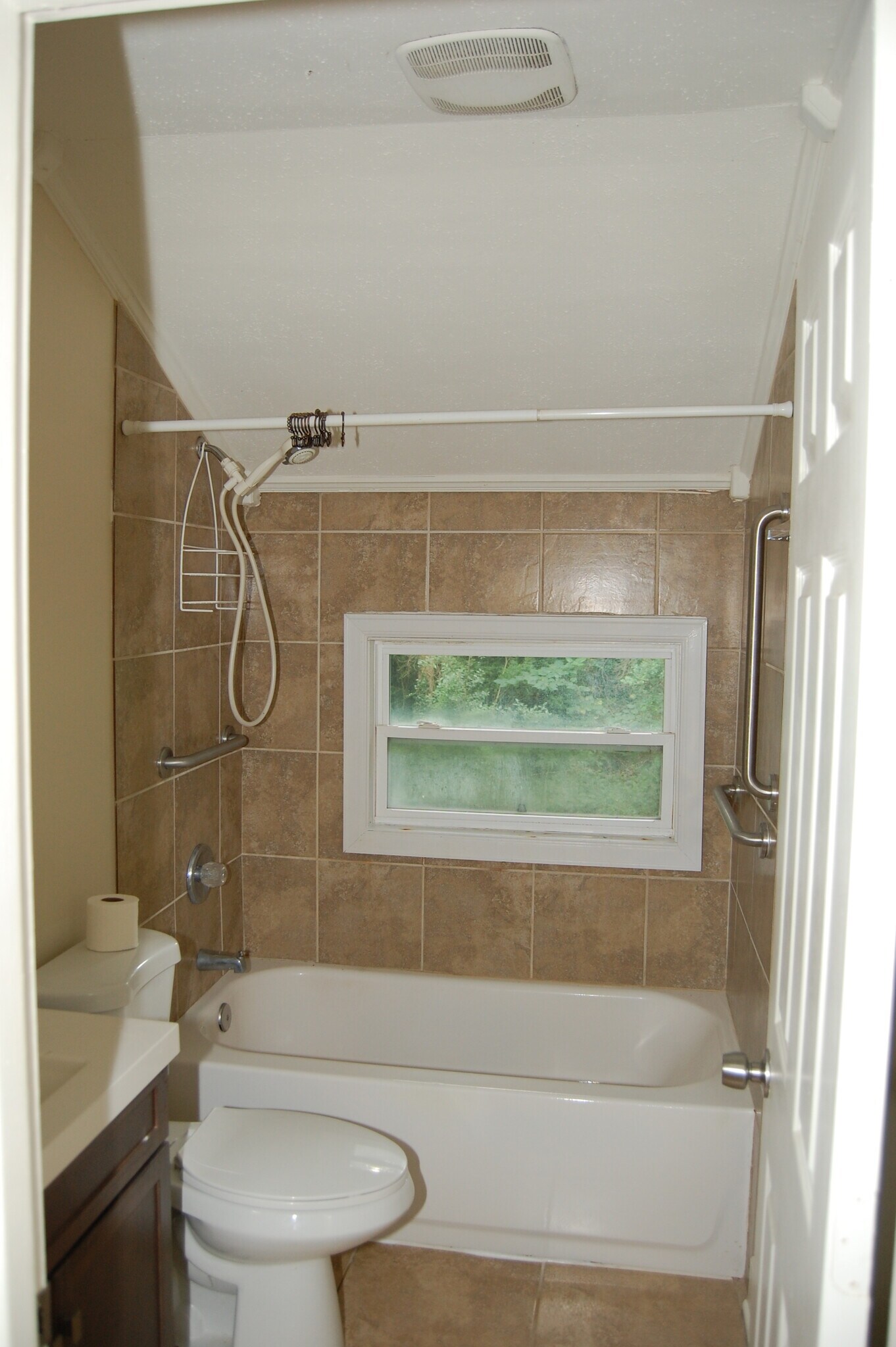 bathroom - 5075 Fairmont Rd SE