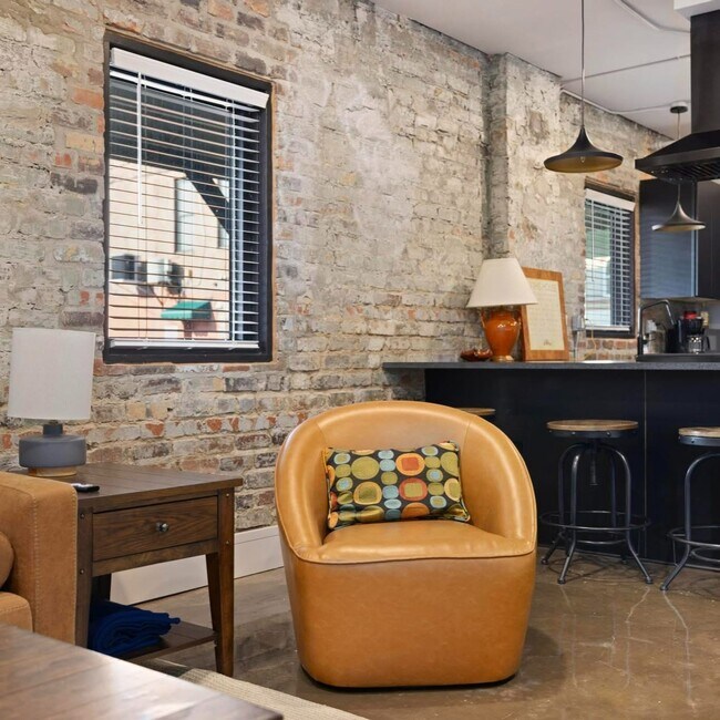 Get comfy! - 14 Bank St