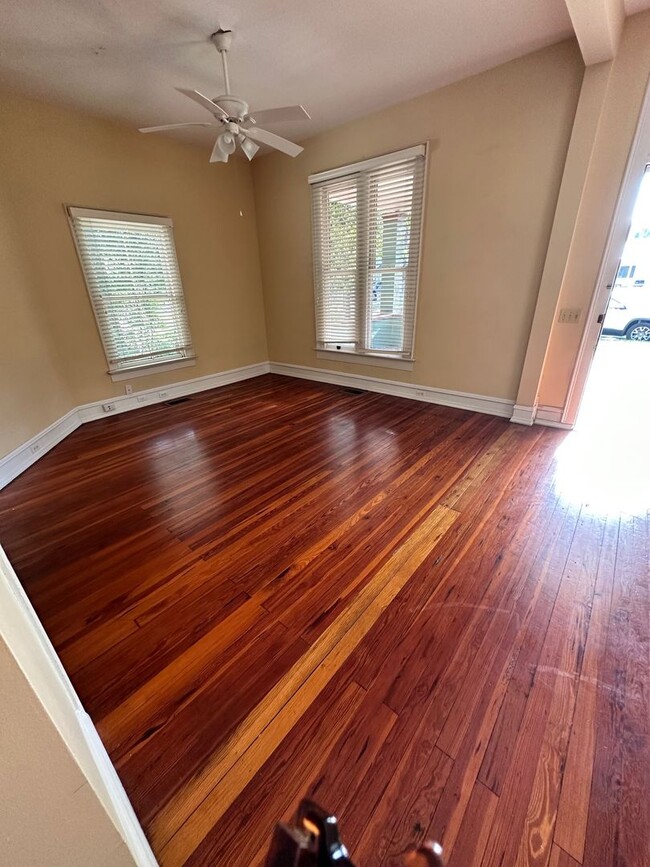 Building Photo - Downtown Fernandina Beach! Sunny 2 Story!