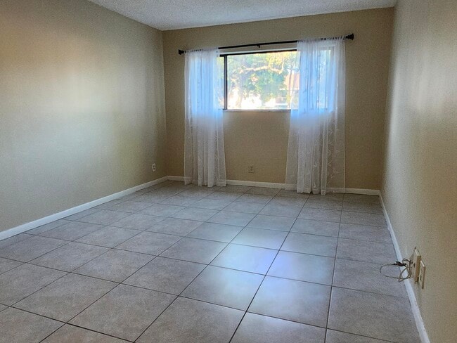 Building Photo - 545 Trace Cir