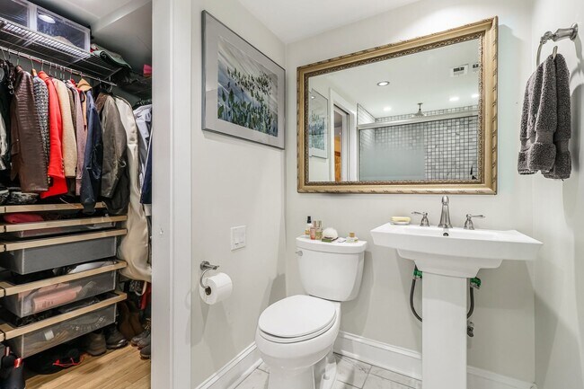Building Photo - Amazing Adams Morgan Two-Level Condo| Parking included!