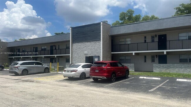 Primary Photo - 8060 N Colony Cir