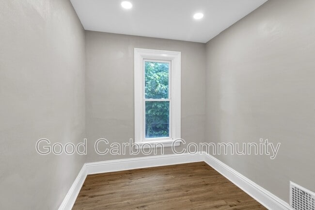 Building Photo - 246 Tremont St