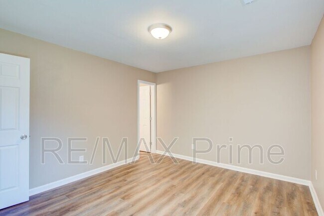 Building Photo - 4601 Hardy Dr